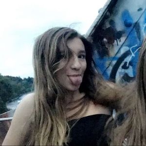 Meet your Posher, Mae